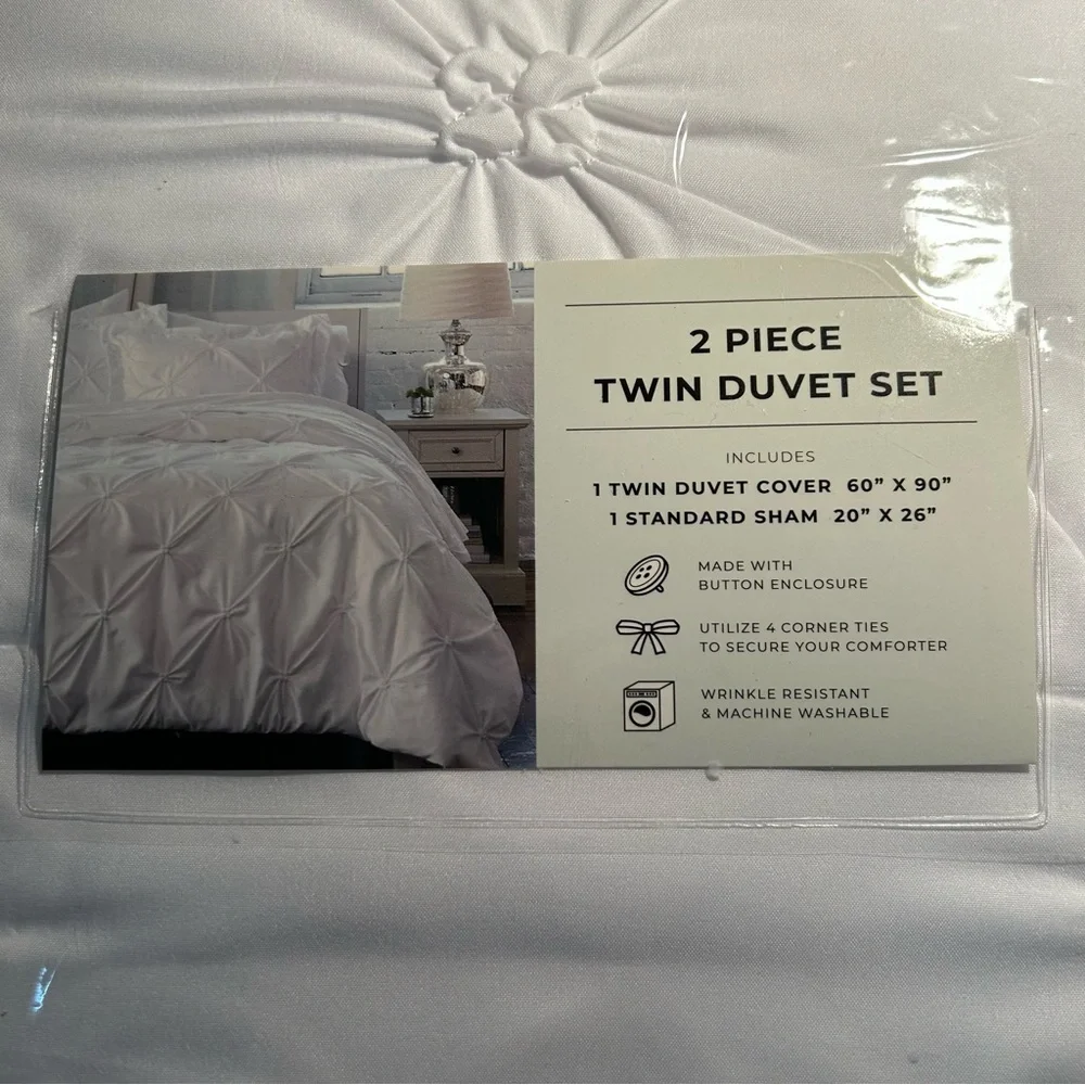 White, twin sized, pintuck microfiber duvet cover & standard sham - NEW
